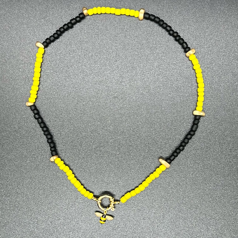 NWT|Gold Bee 🐝 Choker |real sterling silver S925
B2 - Picture 2 of 8